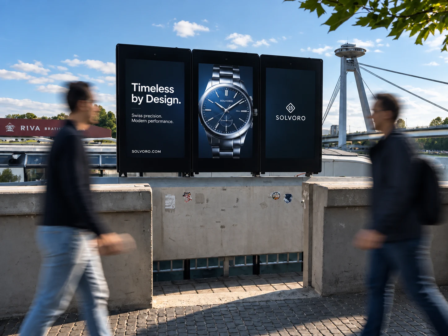 Fotobasiertes Motiv: Werbescreens an der Donau in Bratislava